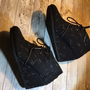 Toms shoes woman’s wedges black/ white size 7